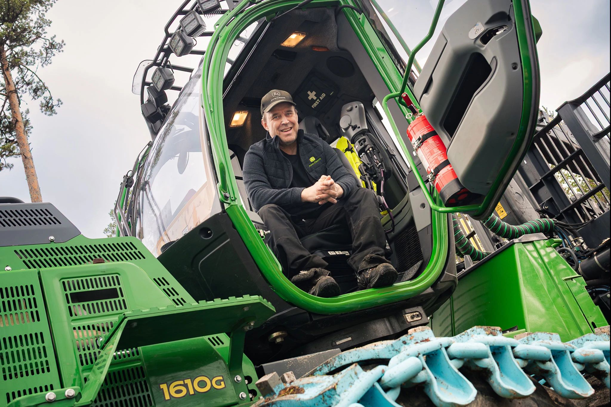 1610g kuormatraktori ohjaamo