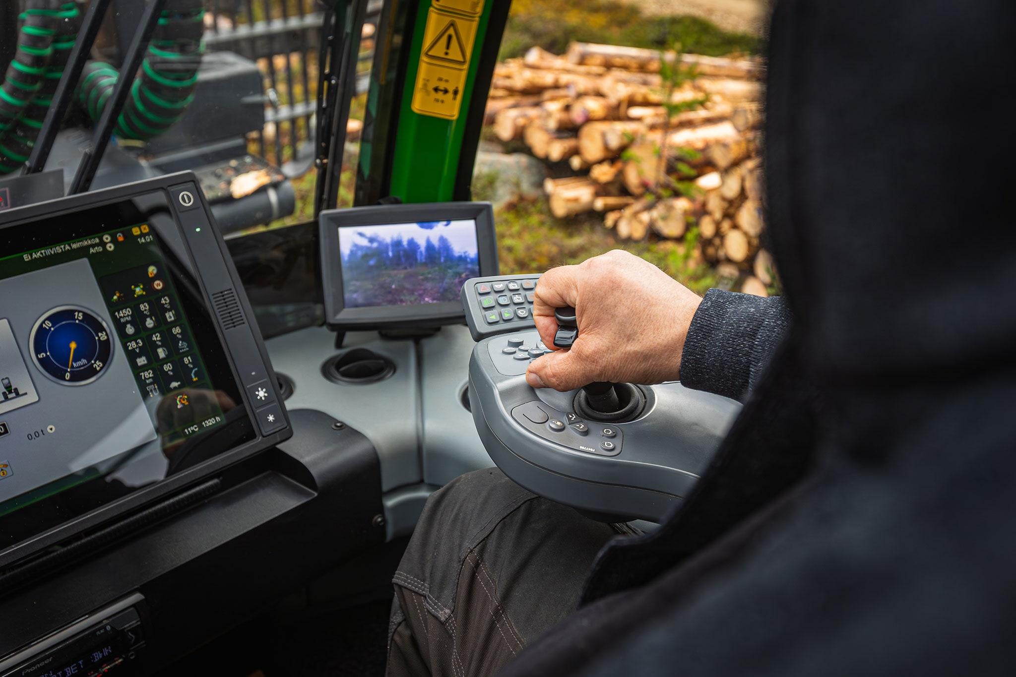 Kuormatraktorin 1610G ohjaamo