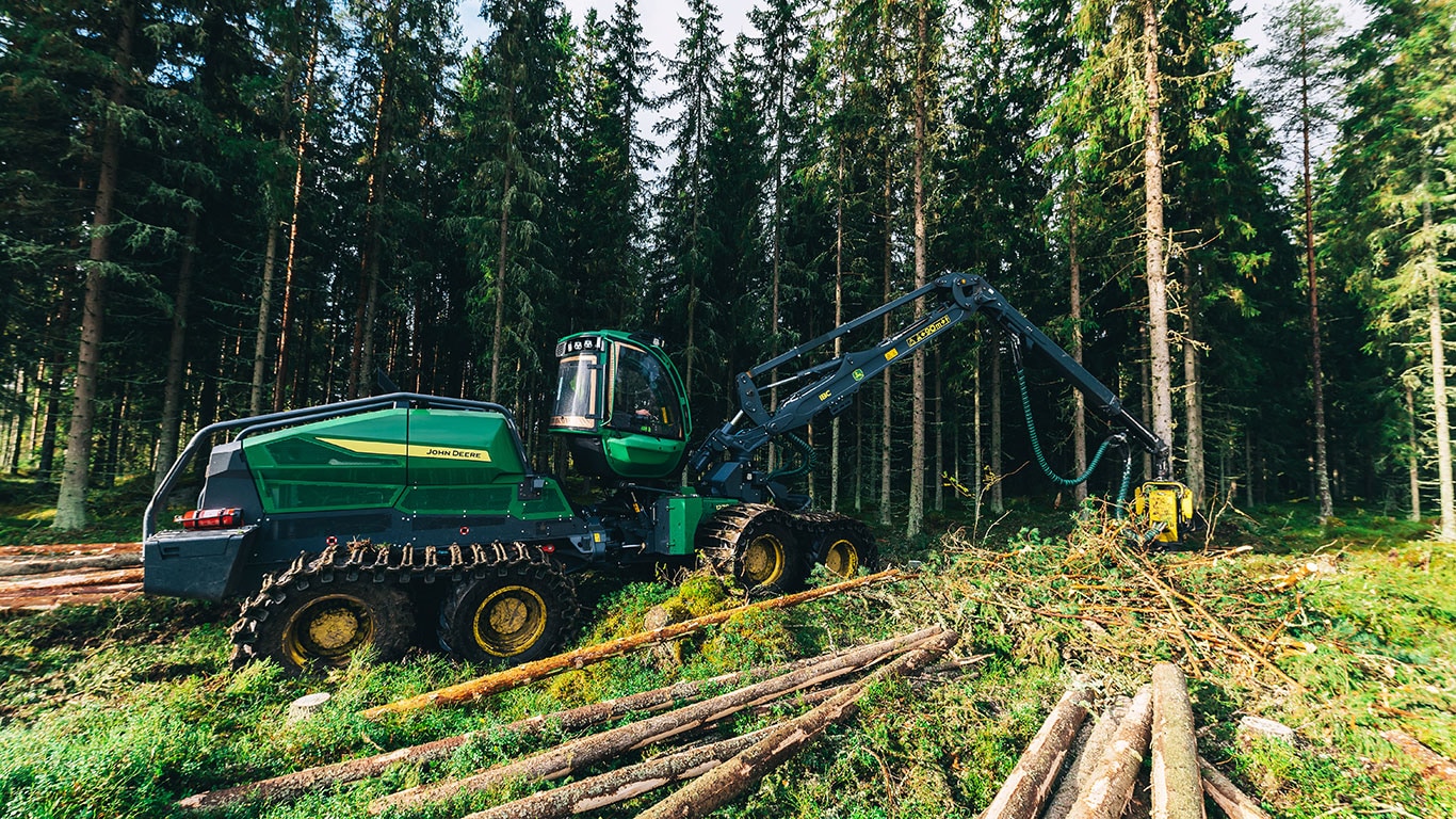 1270H-harvesteri metsässä