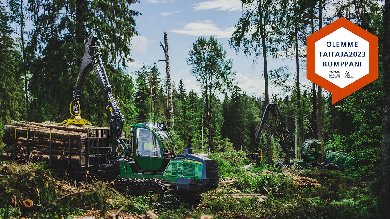 Harvesteri työssään metsässä