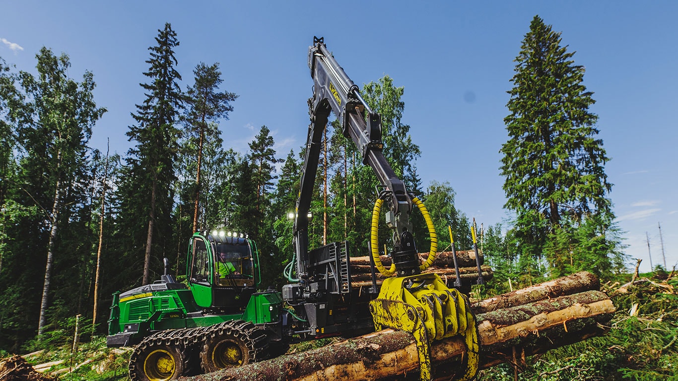 Kuormatraktori metsässä - IBC:n avulla työ helpottuu ja nopeutuu