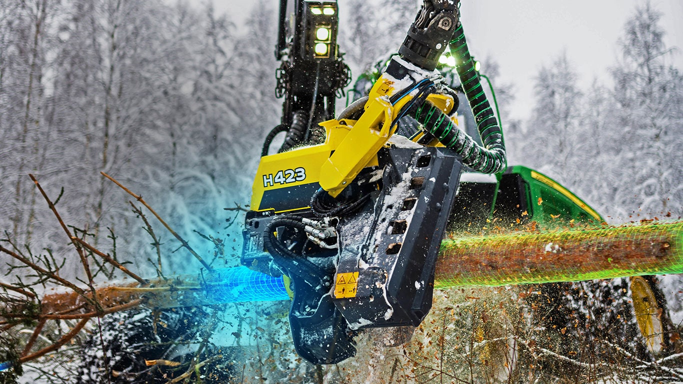 H423 harvesteripää karsii puuta
