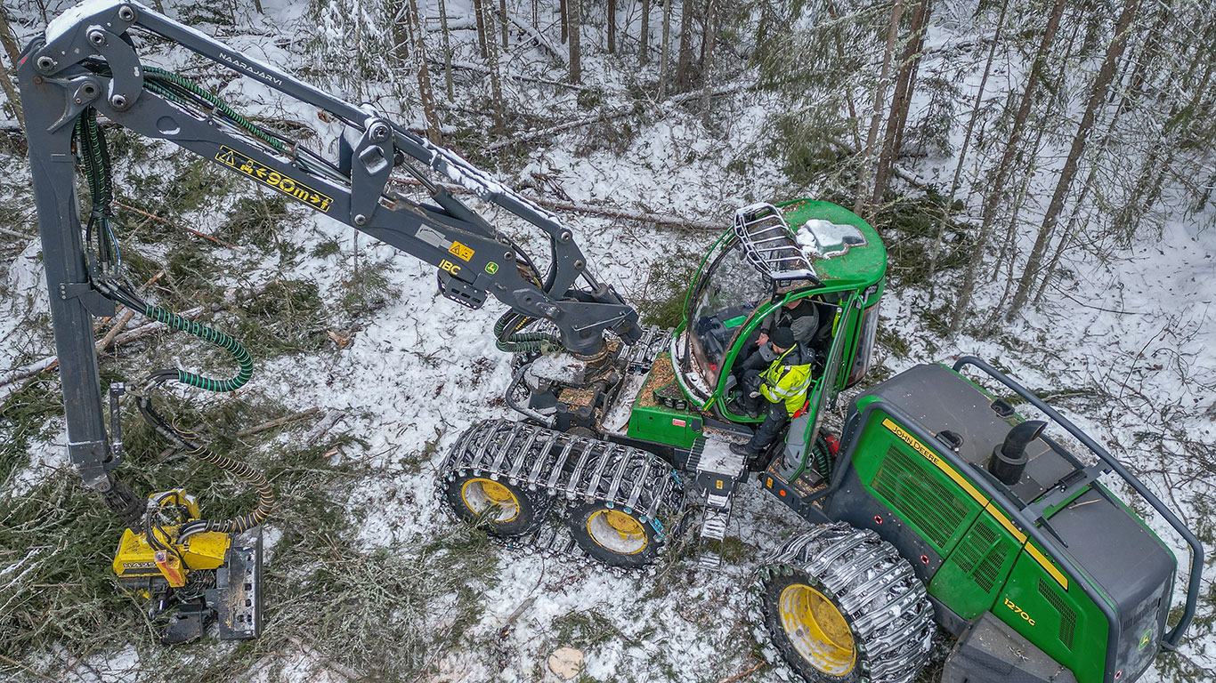 Harvesteri metsässä