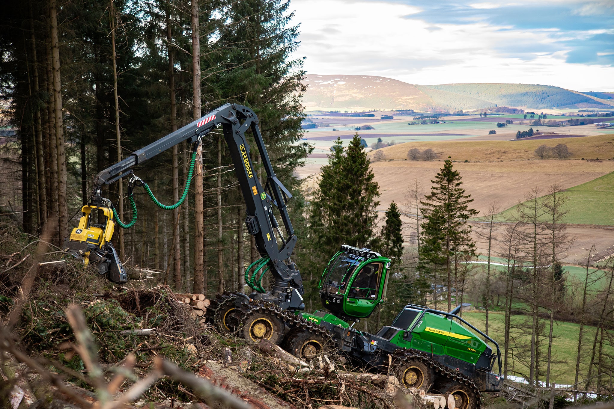 1470H-8W-in-scottish-hills