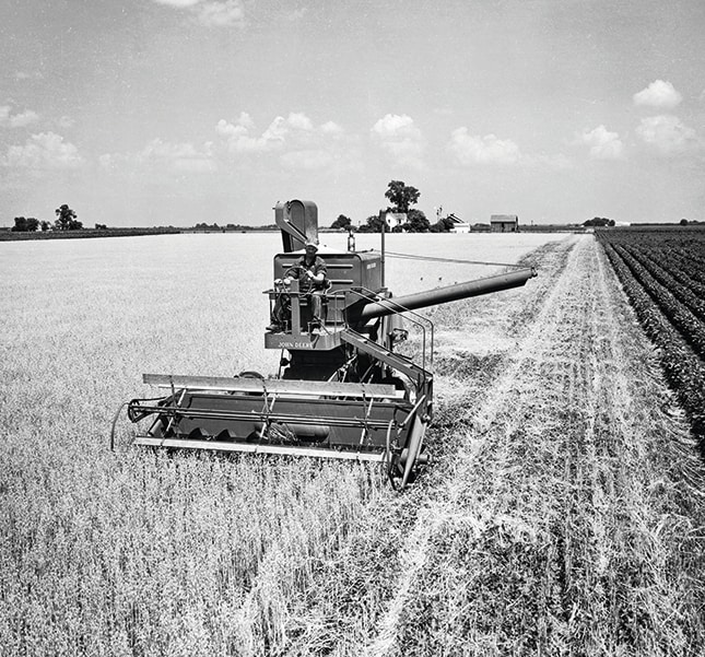 John Deere juhlii itsekulkevien leikkuupuimurien 75-vuotispäivää