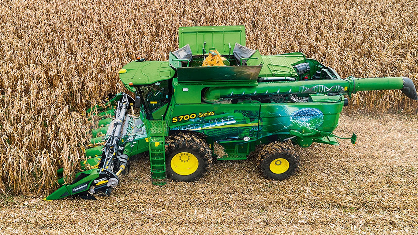 Suuret korkeiden viljelykasvien laihonjaoittimet nostavat maissintähkät sujuvasti koneeseen