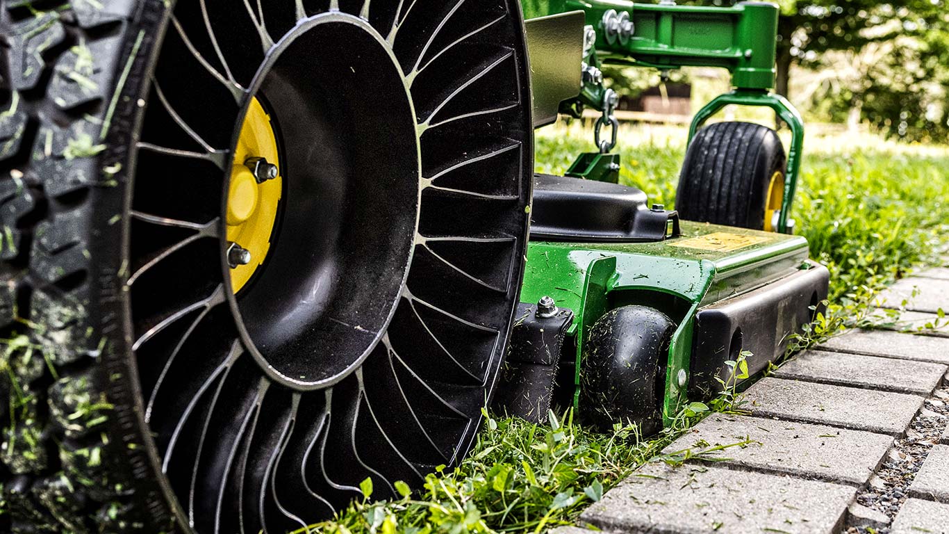 Michelin X Tweel Turf Airless -vyörengas (lisävaruste)