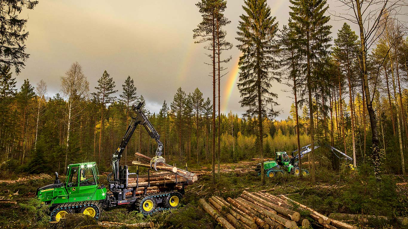 John Deere 1110G puunkorjuussa