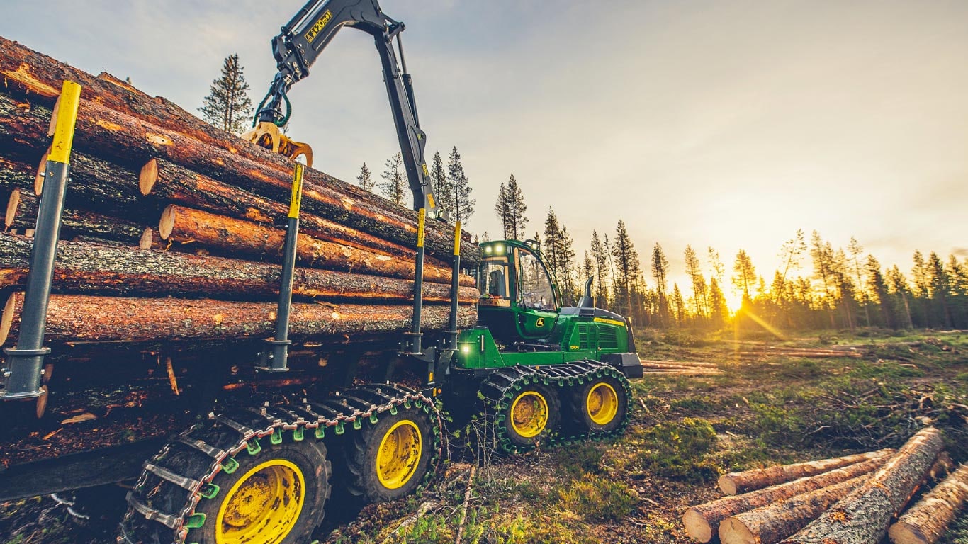 John Deere 1510G -kuormatraktori tekee kuormaa