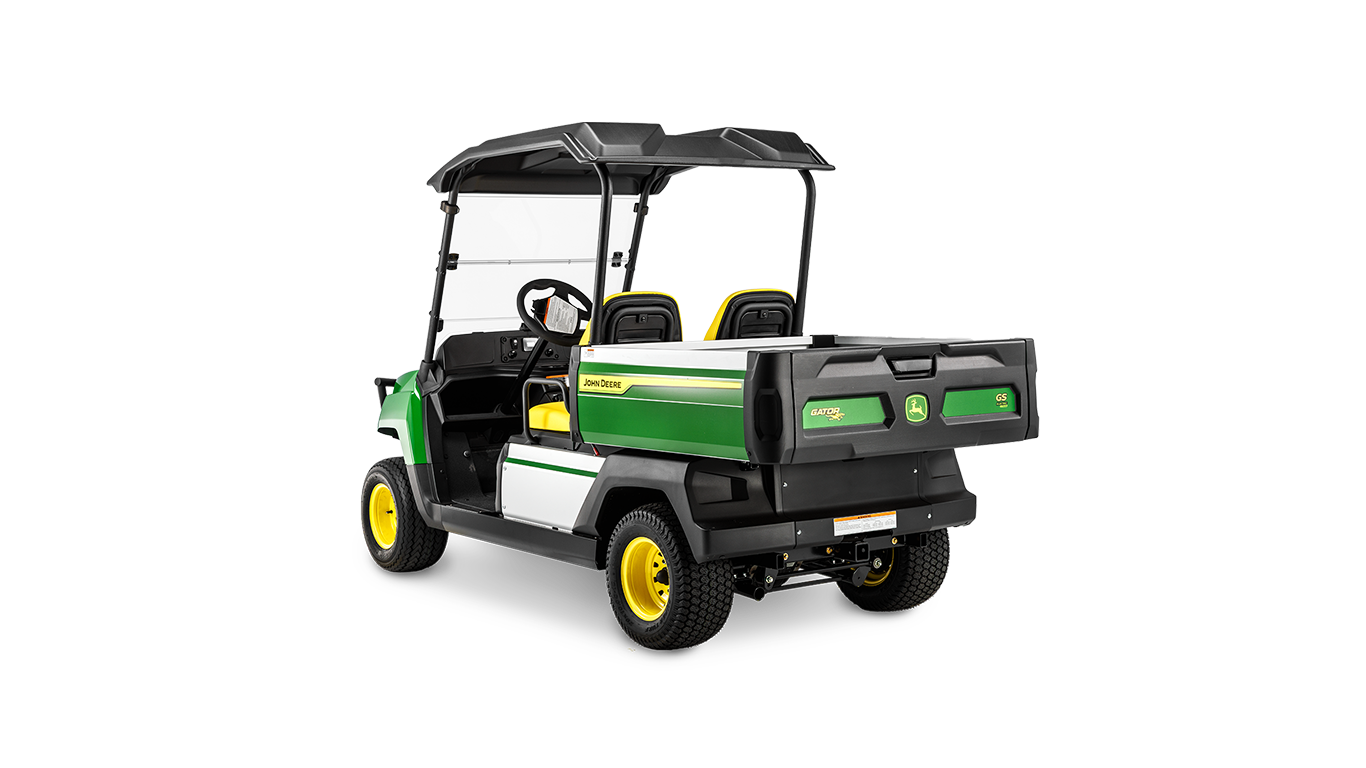 John Deere Gator GS -sähkömallin takakulmanäkymä, jossa esitellään kuormalavaa ja kahta istuinta mustan katon alla.