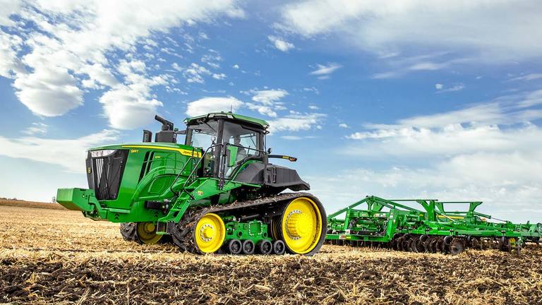 9-sarjan traktori l John Deere