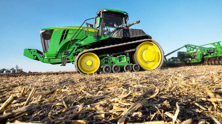9-sarjan traktori l John Deere
