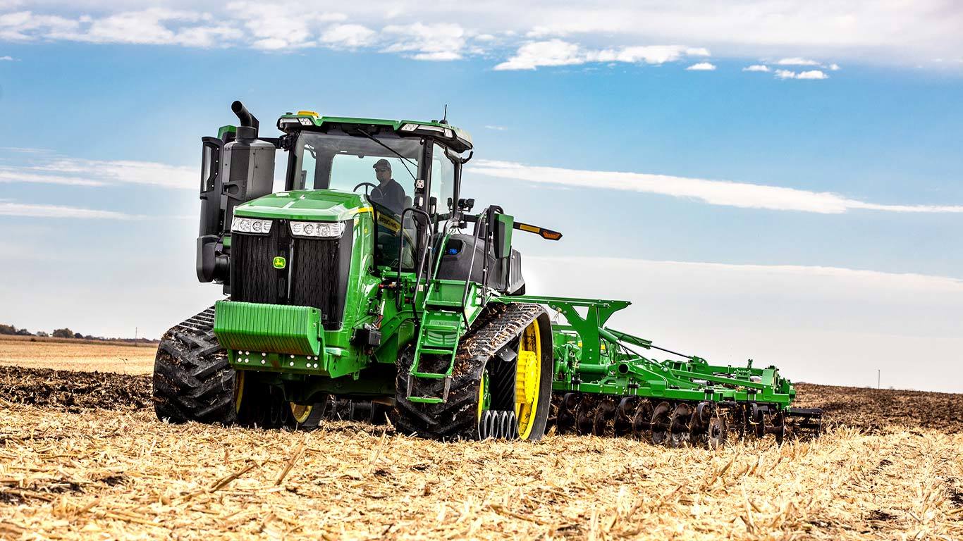 9-sarjan traktori l John Deere