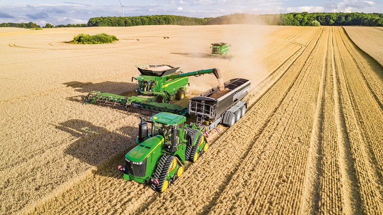 9RX-sarjan traktori l John Deere