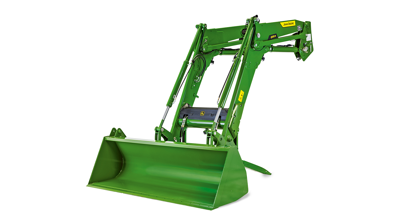 Vihreä John Deere -traktori, jonka etukuormain on nostettu, valkoisella taustalla maatalouslaitteen yksityiskohtaista näkymää varten.